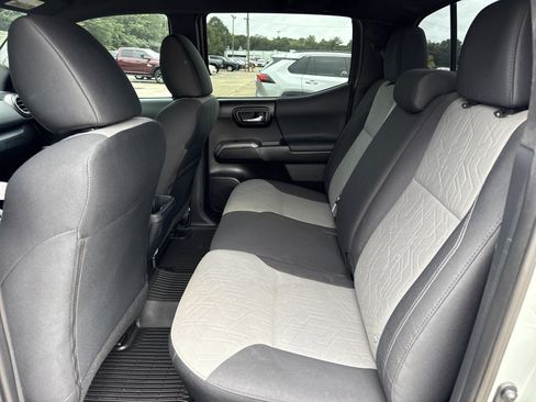 Used 2022 Toyota Tacoma TRD Sport w/ Technology Package AWD/4WD image 15