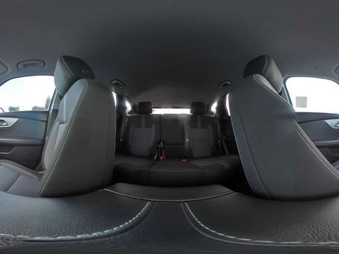 Used 2025 Chevrolet Blazer LT FWD image 44