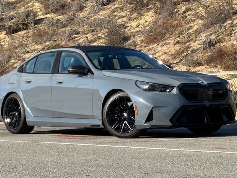 Used 2025 BMW M5 w/ Carbon Package image 5