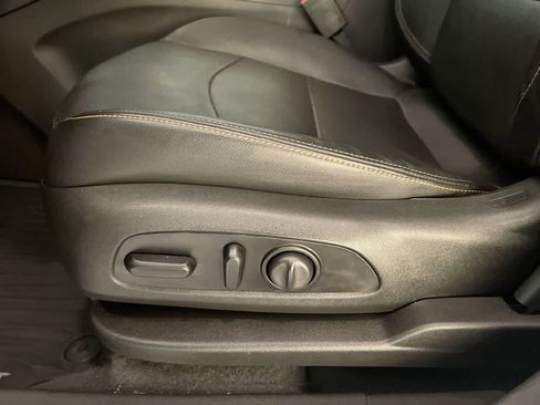 Used 2021 Chevrolet Equinox Premier AWD/4WD image 12