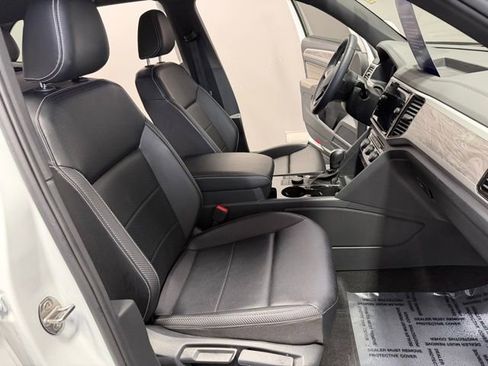 Used 2022 Volkswagen Atlas Cross Sport SE image 22