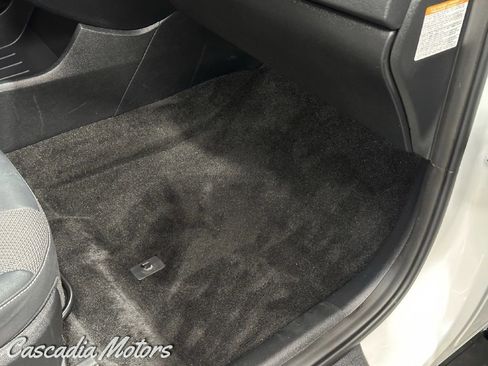 Used 2019 Kia Niro EX w/ Cold Weather Package 2.0 FWD image 28