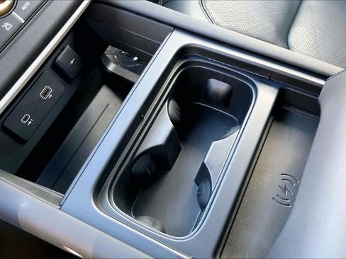 Used 2024 Land Rover Defender 110 SE image 34