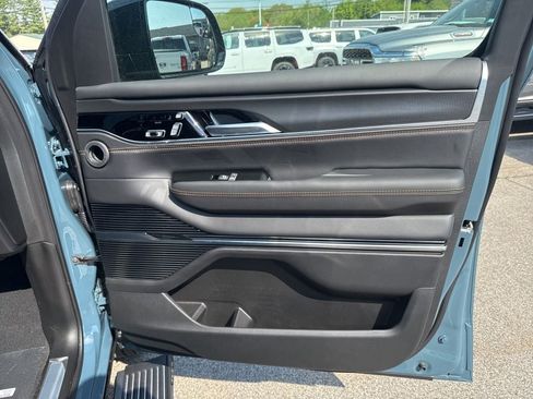 New 2026 Jeep Grand Wagoneer Summit AWD/4WD image 38