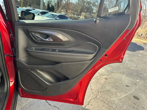 Used 2023 GMC Terrain SLT image 17