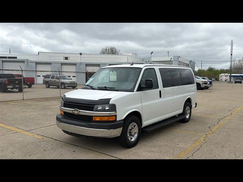 Used 2015 Chevrolet Express 2500 LT w/ LT Preferred Equipment Group RWD image 2