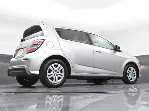Used 2020 Chevrolet Sonic LT FWD image 33