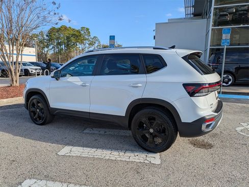 New 2026 Volkswagen Taos SEL image 4