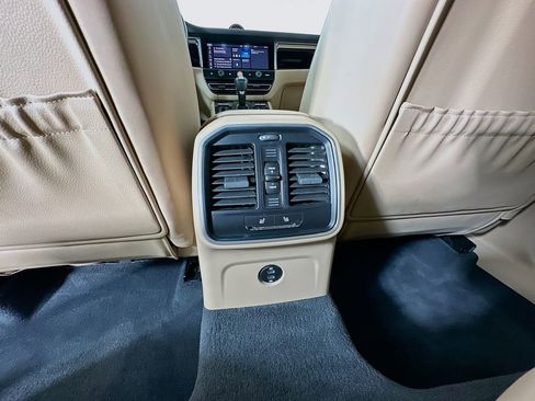 Certified 2023 Porsche Macan AWD/4WD image 27