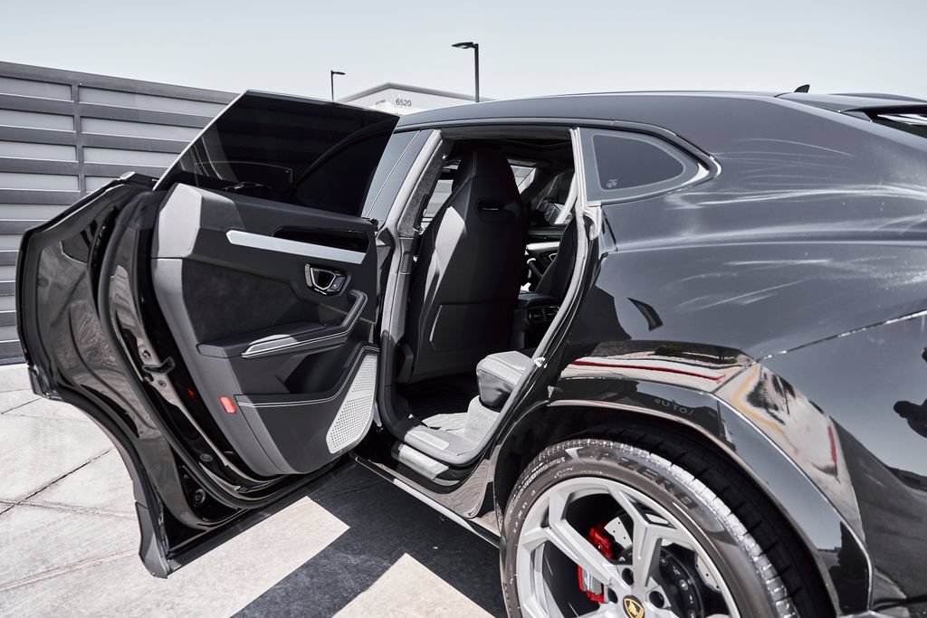 Used 2022 Lamborghini Urus AWD/4WD image 28