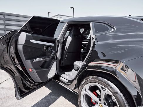 Used 2022 Lamborghini Urus AWD/4WD image 28