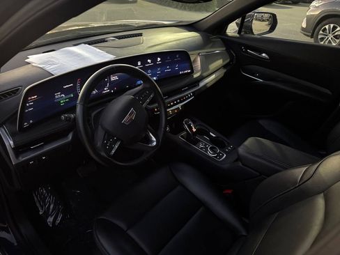 Used 2025 Cadillac XT4 Premium Luxury image 14