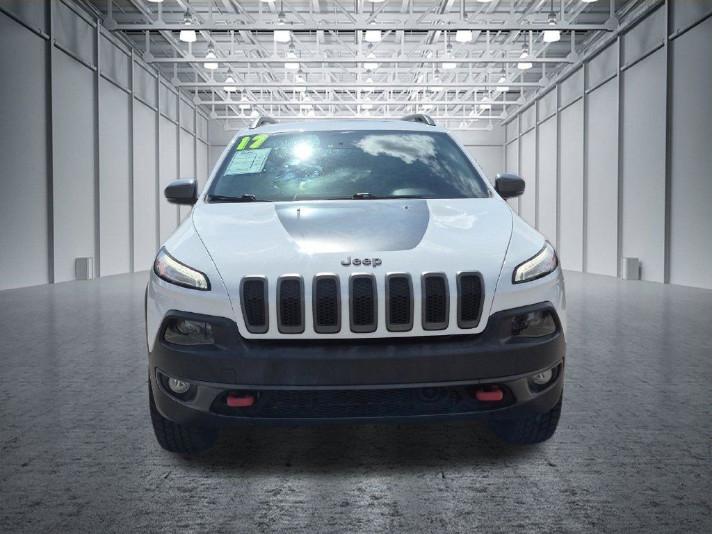Used 2017 Jeep Cherokee Trailhawk AWD/4WD image 5