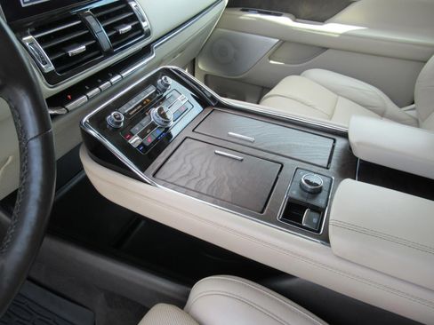Used 2019 Lincoln Navigator Reserve AWD/4WD image 16