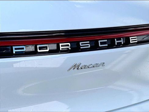 Certified 2026 Porsche Macan AWD/4WD image 13
