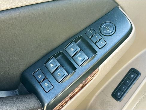 Used 2020 Chevrolet Suburban Premier image 18