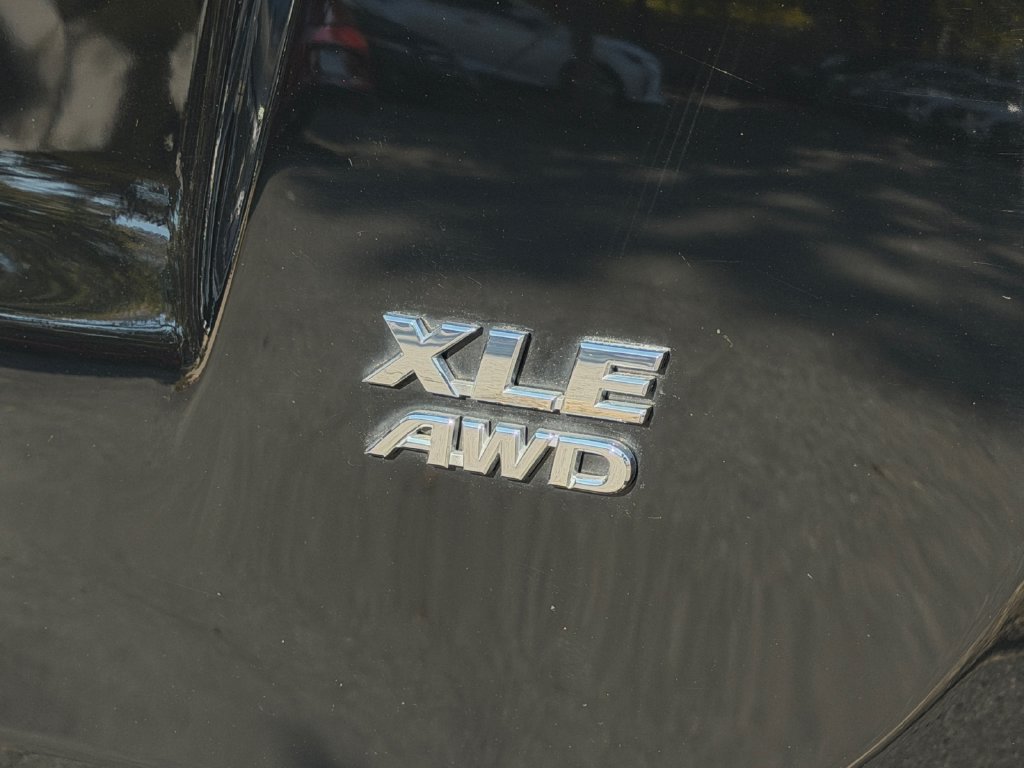Used 2018 Toyota RAV4 XLE w/ Plus Extra Value Package AWD/4WD image 10