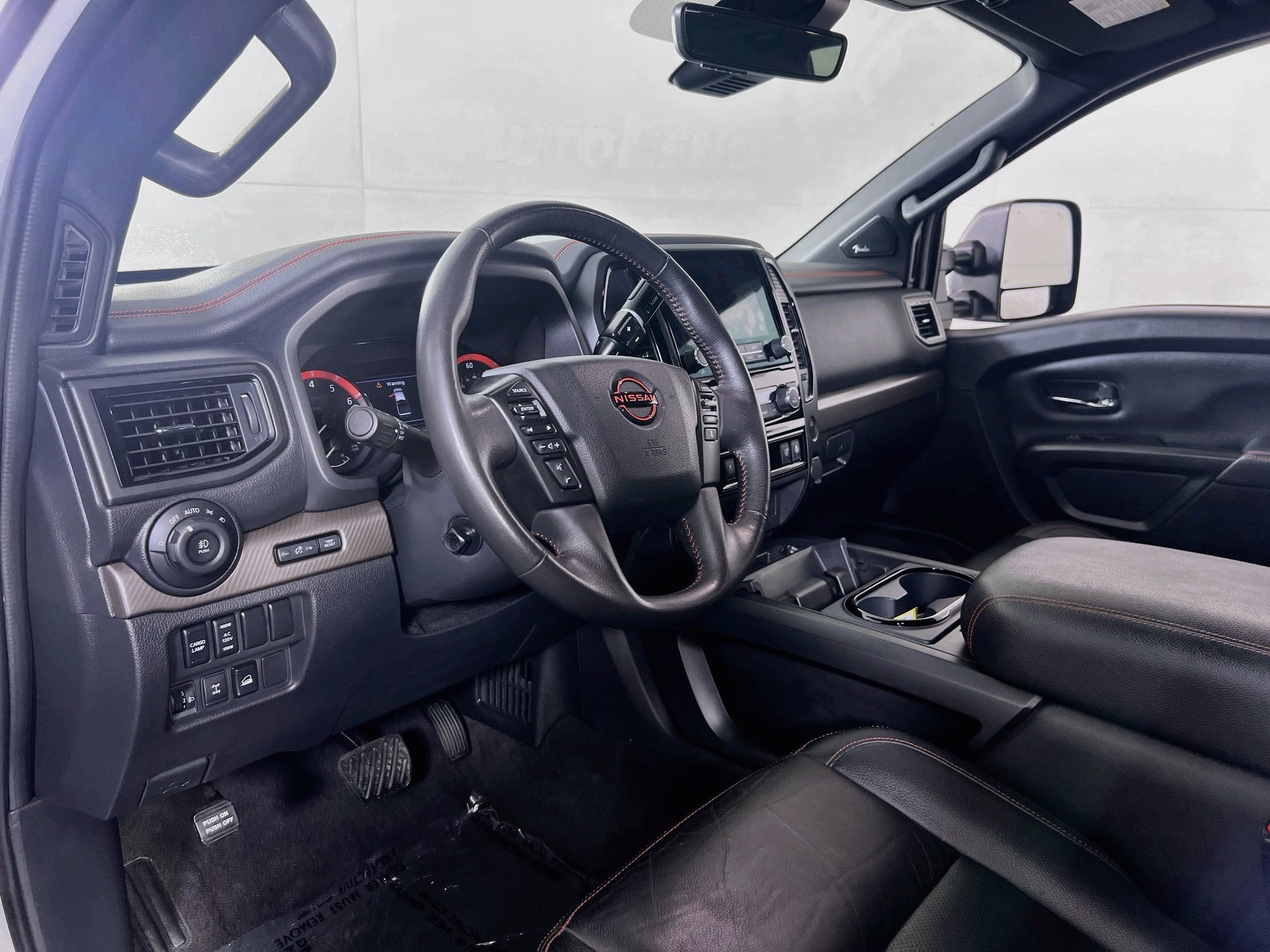 Used 2024 Nissan Titan PRO-4X w/ Pro-4x Convenience Package AWD/4WD image 9