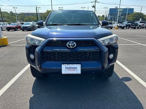 Used 2017 Toyota 4Runner SR5 AWD/4WD image 2