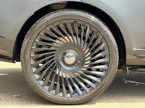 Used 2022 Land Rover Range Rover Long Wheelbase SE image 12