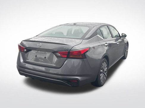 Used 2024 Nissan Altima 2.5 SV FWD image 7