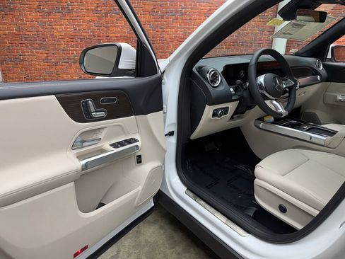 New 2026 Mercedes-Benz GLB 250 4MATIC image 9