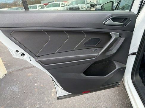 Used 2024 Volkswagen Tiguan SE image 48