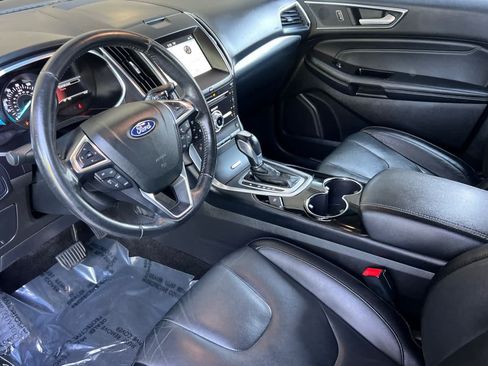 Used 2018 Ford Edge Titanium FWD image 11