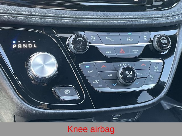 New 2027 Chrysler Pacifica Select FWD image 27