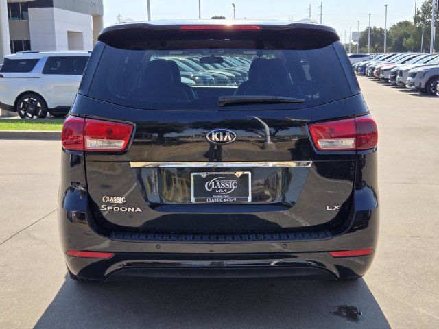 Used 2017 Kia Sedona LX w/ LX Essentials Premium Package FWD image 4