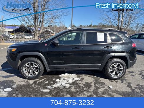 Used 2019 Jeep Cherokee Trailhawk w/ Cold Weather Group image 4