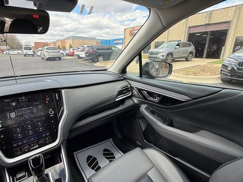 Used 2025 Subaru Outback Onyx Edition image 18