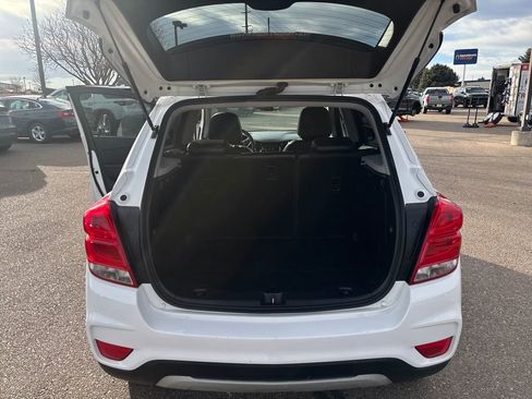 Used 2022 Chevrolet Trax LT w/ LT Convenience Package image 23