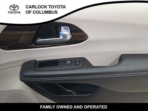 Used 2023 Chrysler Pacifica Limited FWD image 20