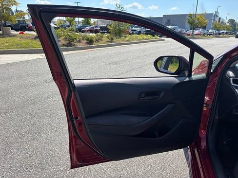 Used 2022 Toyota Corolla LE FWD image 47