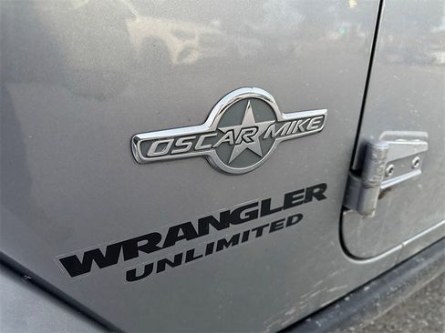 Used 2013 Jeep Wrangler Unlimited Freedom Edition image 12