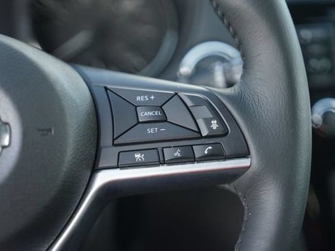 Used 2018 Nissan Rogue SV w/ Premium Package FWD image 23