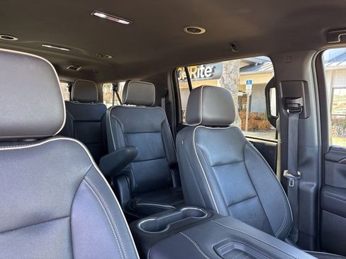 Used 2023 Chevrolet Suburban Premier image 12