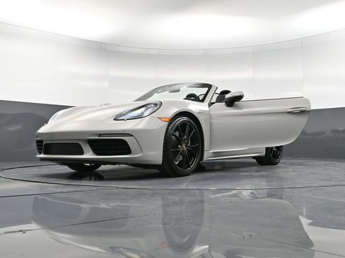 Certified 2025 Porsche 718 Boxster RWD image 39