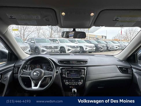 Used 2018 Nissan Rogue SV image 10