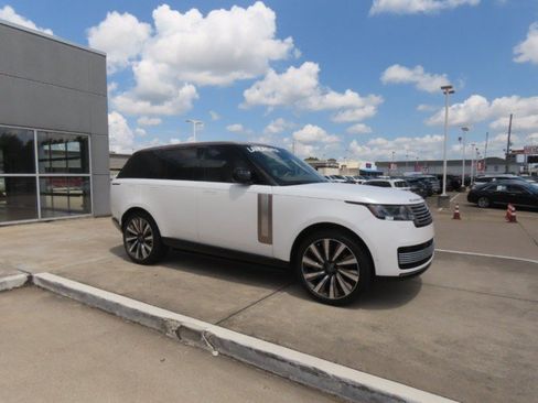Used 2024 Land Rover Range Rover SV AWD/4WD image 7