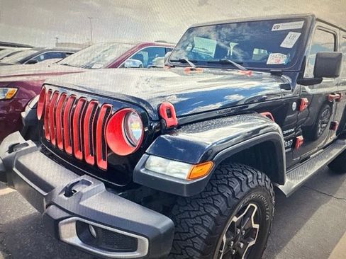 Used 2019 Jeep Wrangler Unlimited Sahara AWD/4WD image 2