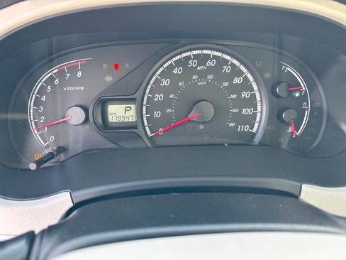 Used 2013 Toyota Sienna LE image 19