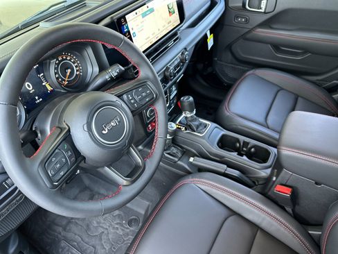 New 2025 Jeep Gladiator Rubicon w/ Convenience Group image 8