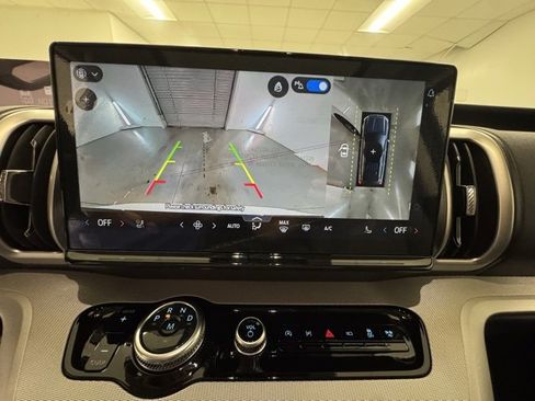 New 2025 Ford Expedition Active image 17