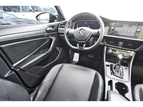 Used 2019 Volkswagen Jetta SEL w/ Cold Weather Package image 7