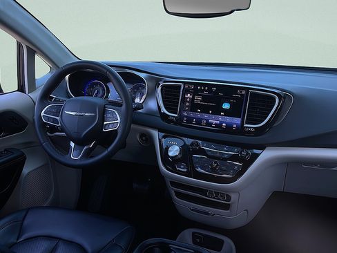 Used 2023 Chrysler Pacifica Touring-L FWD image 29
