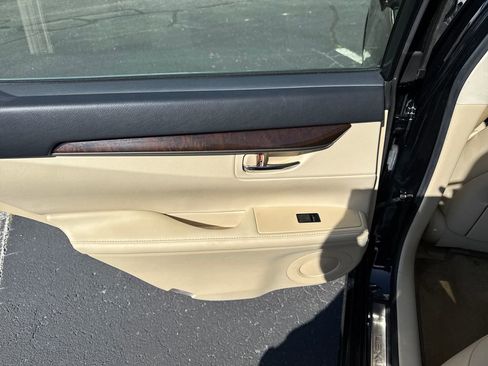 Used 2013 Lexus ES 350 w/ Luxury Pkg image 27