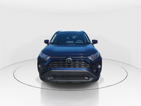 Used 2021 Toyota RAV4 XLE Premium image 3