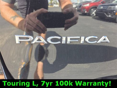 Certified 2024 Chrysler Pacifica Touring-L image 15